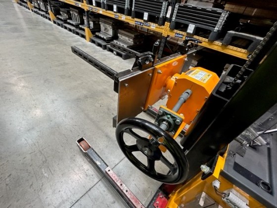 Carreffe Lift Truck with Tool Handler Pic 08